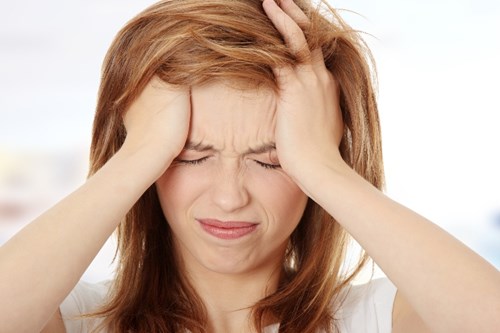 chóng mặt nhức đầu là biểu hiện của thiếu sắt